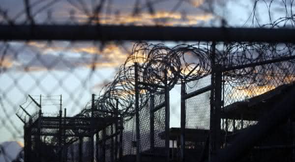 prisao de guantanamo entre as razoes estupidas para pedir divorcio