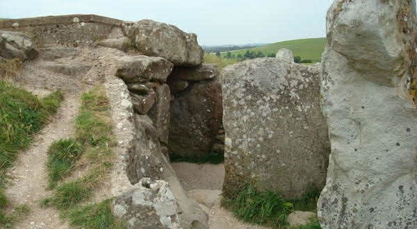 West Kennet Long Barrow entre as construcoes mais antigas do mundo